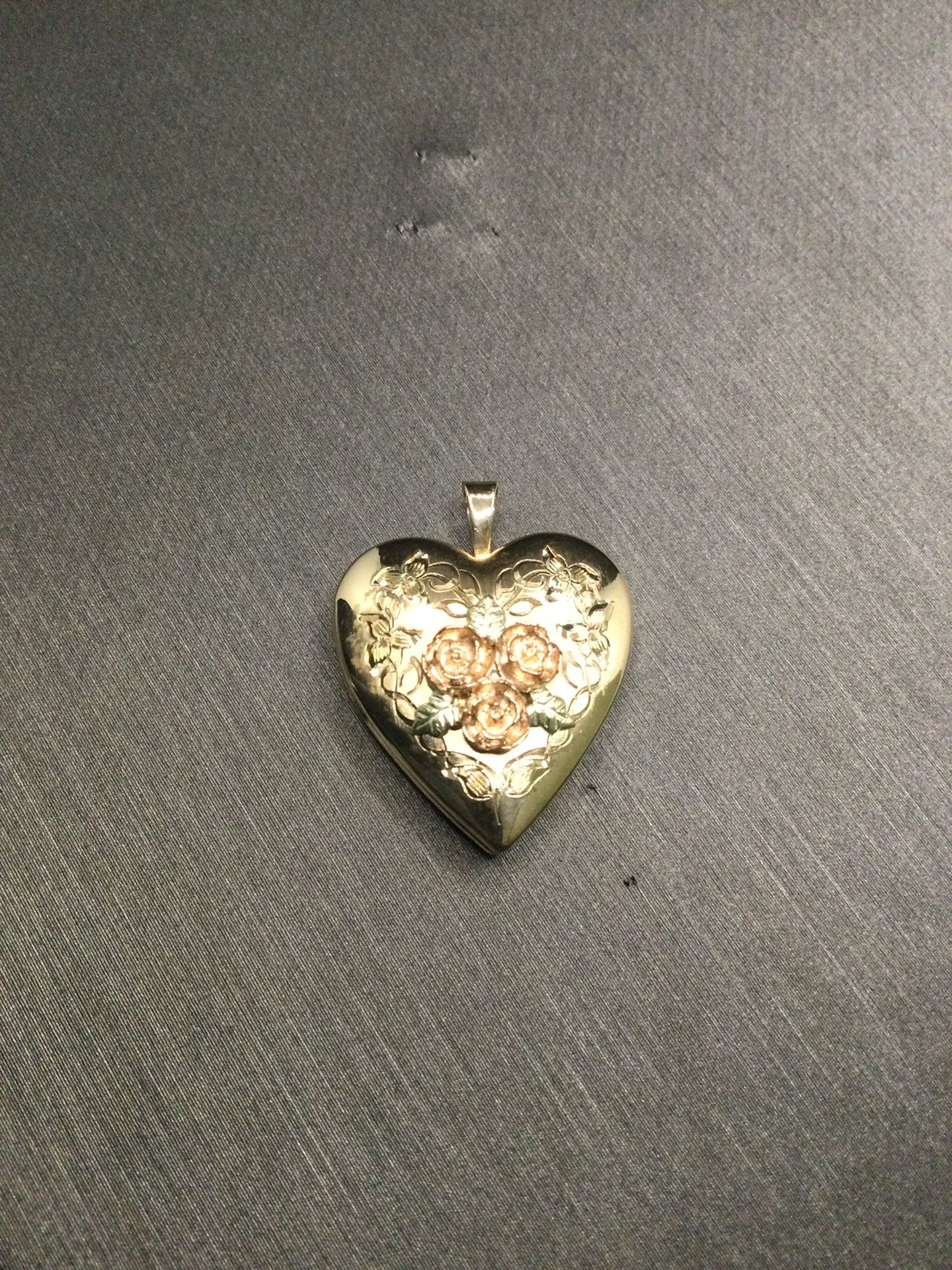 14Kt Heart Locket With Rose Gold Roses💛🌹