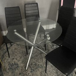 Dinning Room Table And Chairs 