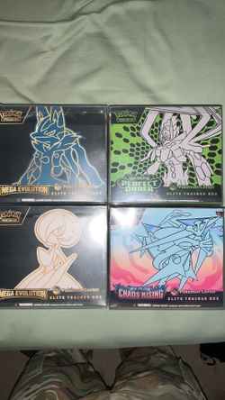 POKÉMON CENTER EXCLUSIVE 4 ETBs