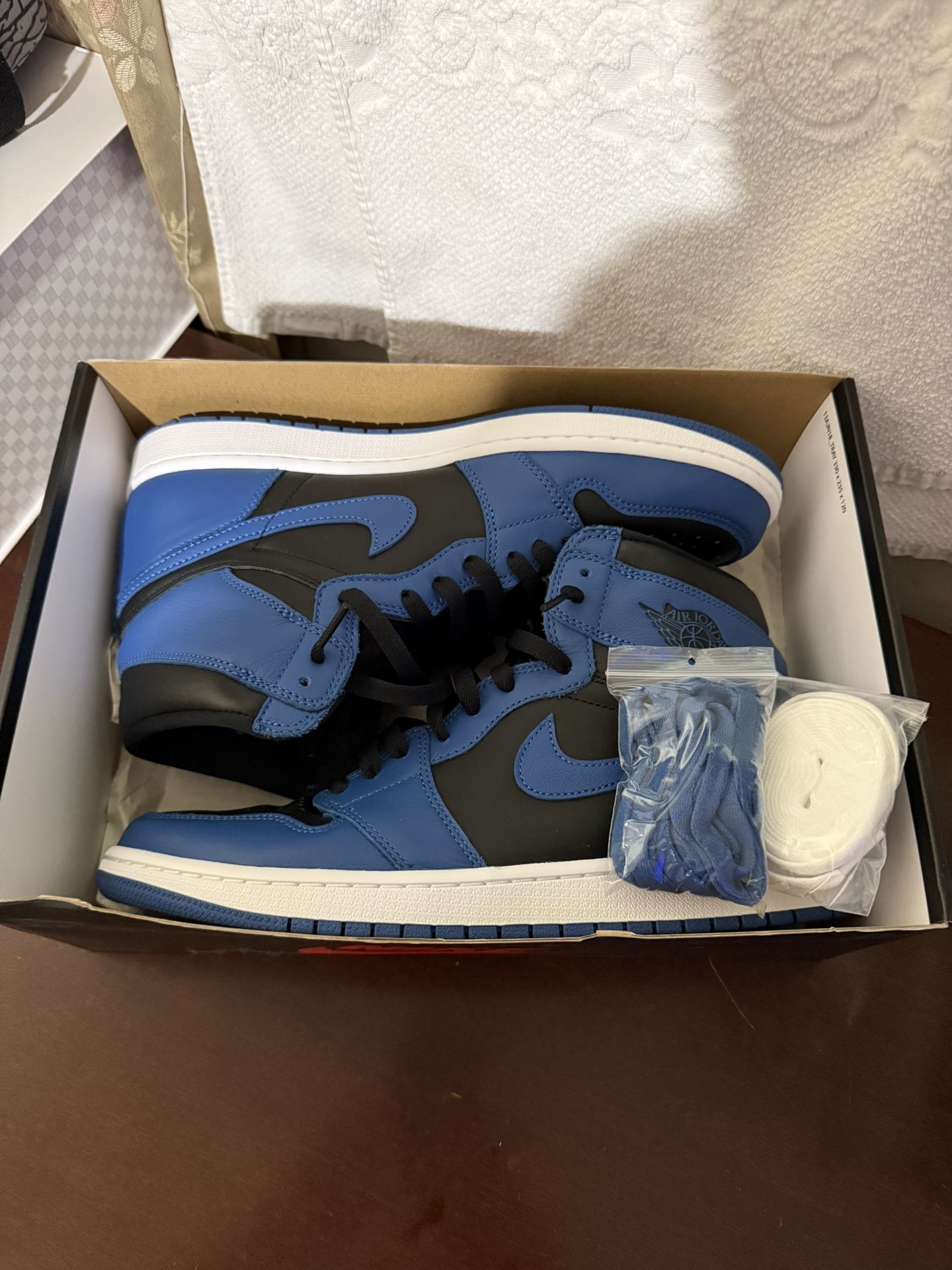 Air Jordan Retro 1 OG Dark Marina Blue