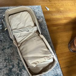 Travel bassinet