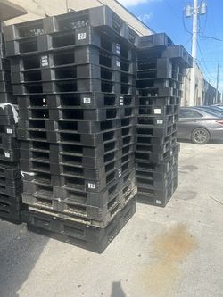 Plastic pallets 43 x 43 4 way