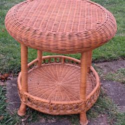 Lovely 2' Natural Wicker Round Table w Lower Shelf
