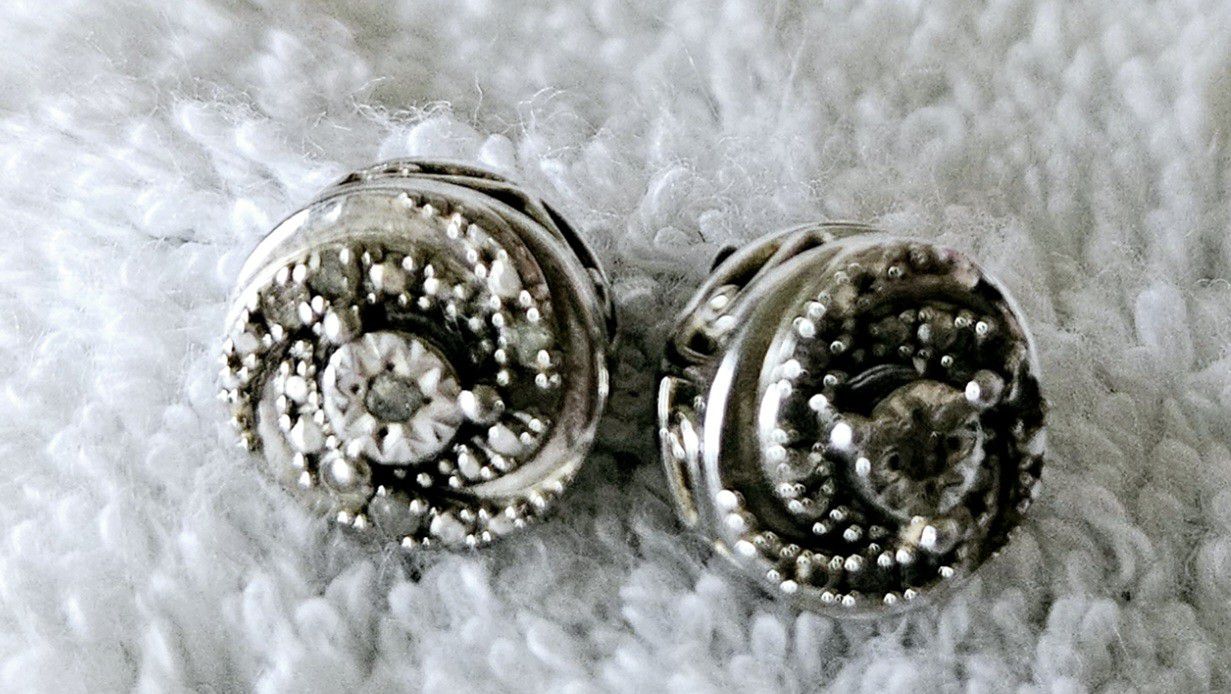 Diamond Earrings 1/10 Ct Tw set in 925 Silver 