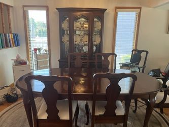 Dining Room Set 6 Chairs Has 2 Leaves 