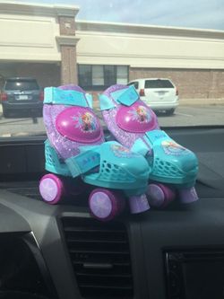 Skates and knee pads