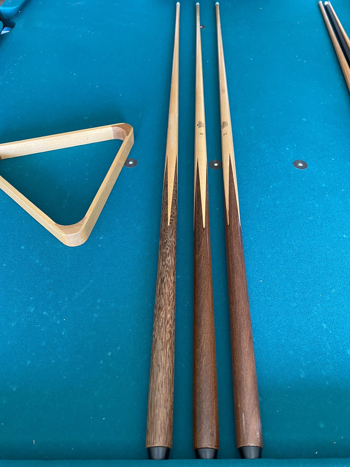 Valley Supreme Billiards Cue Sticks