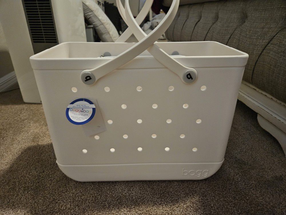 XL WHITE BOGG BAG for Sale in Plant City, FL - OfferUp