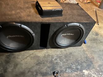 Two pioneer 12s works with amp