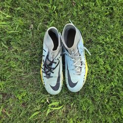 Nike phantom soccer cleats