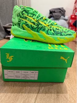 Melo sneakers $75 brand new size 10