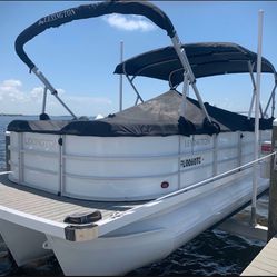 2022 Lexington 523 5 Series Xtreme Tritoon Boat 