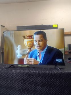 55 inch Hisense Android 4k smart tv beautiful tv comes with remote control shows great quality clear picture works perfect guaranteed
