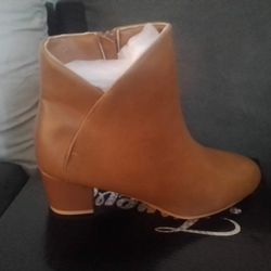 New Women’s Boots/booties Size 9