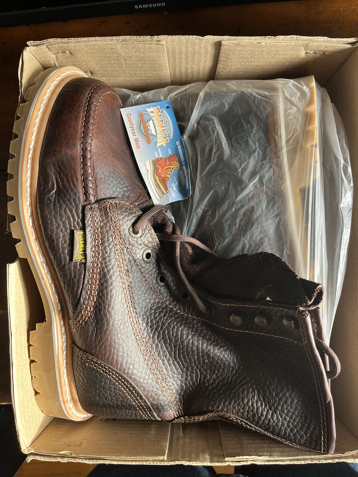 BRAND NEW WORK BOOTS SIZE 10.5 