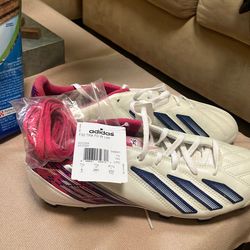 NEW Women’s Adidas Size 9 Soccer Shoes ($60 obo)