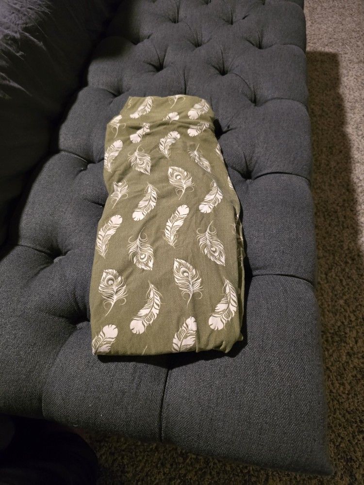 Lularoe Feather Leggings OS