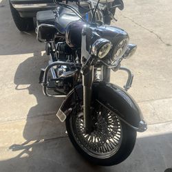 HAREY DAVIDSON ROADKING XL