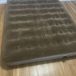 Coleman air bed  queen size  Great for holiday guests , Boat, camping , pick up truck