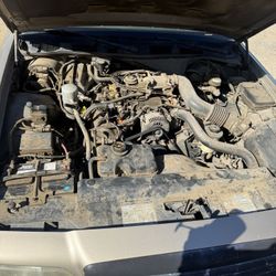 2005 Ford Crown Victoria LX 8 Cylinder 