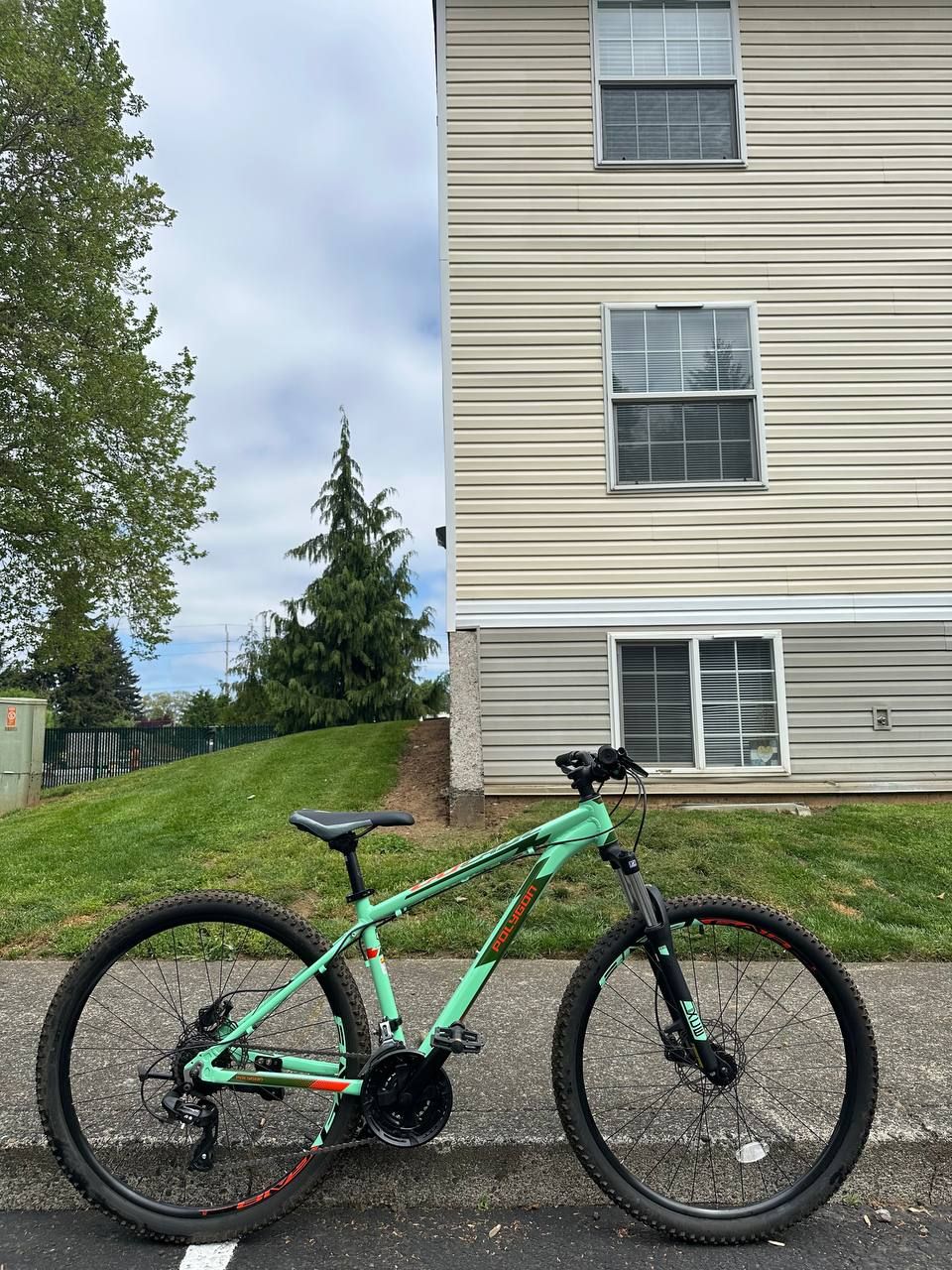 Polygon Cascade 4 - 27.5โ Mountain Bike โ Small Frame - Bicycle Disc Brakes