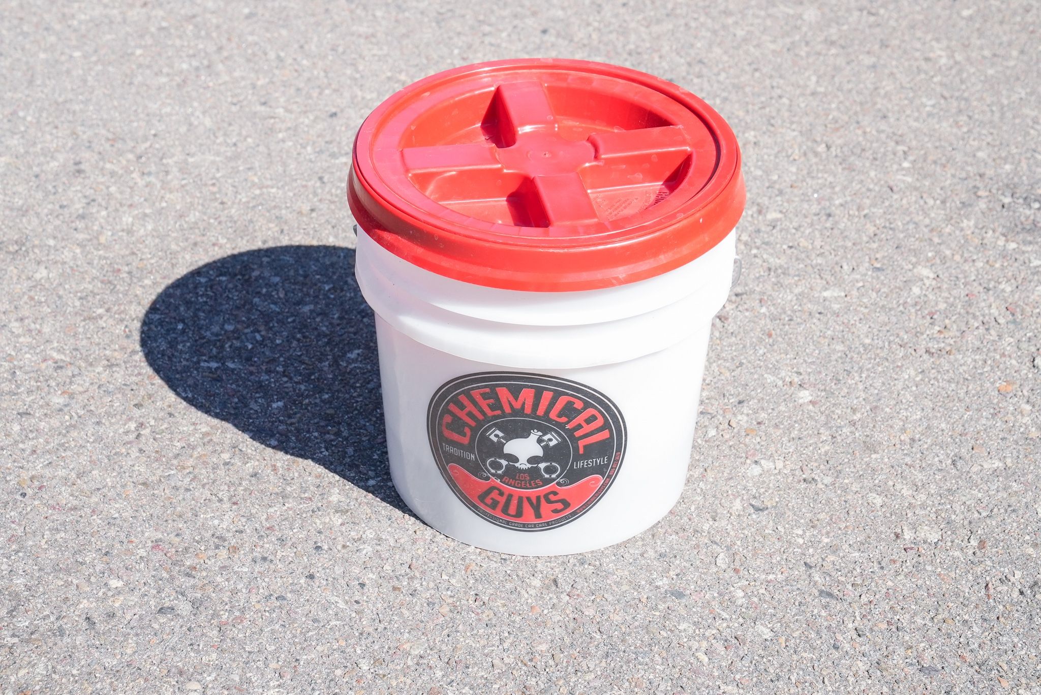 Chemical Guys Car Wash Bucket w/ Lid, Grit Guard & Wash Mitt