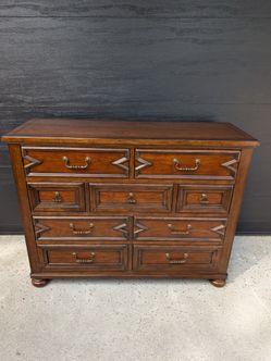 Beautiful Lexington 9-drawer Dresser Console Table Dovetail