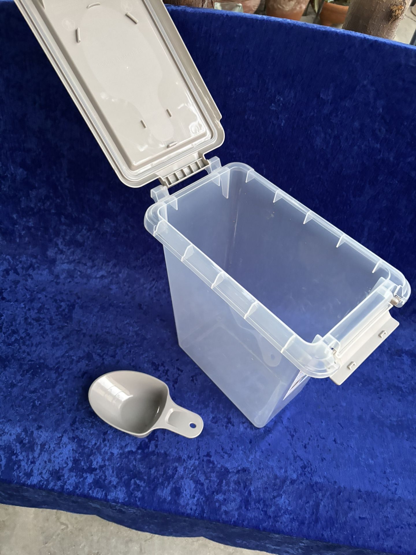 Pets food storage like new 
