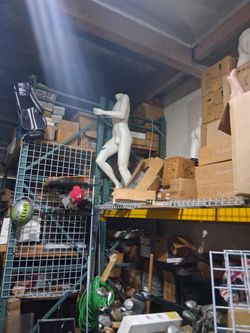 Mannequin Male Running Pose Missing Right Arm