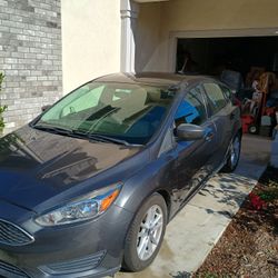 2018 Ford Focus SE Hatchback 