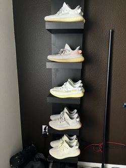 Size 10 Men’s Yeezy Collection 