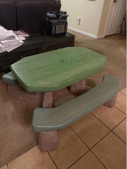 Step2 Kids Picnic Table with Benches – Great Condition