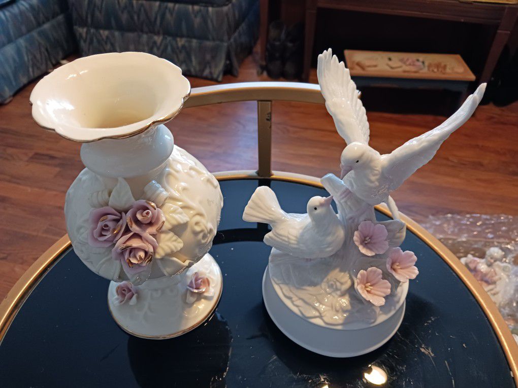  BEAUTIFUL  Decorative  Vase AND  DOVE THE DOVE IS A MUSICK BOX  THESE ARE ALL, ON PERFECT CONDITION 