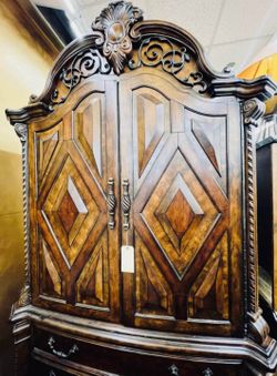 AICO By Michael Amini WINDSOR Armoire - GA
