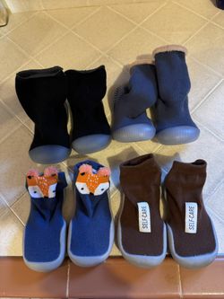 Toddlers Shoes Size 6 (New)