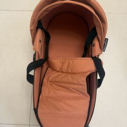 Yoyo babyzen bassinet With Adapters