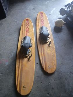 Vintage Cut ’N Jump HYDRO‑COMP Wooden Water Skis – Matching Pair – Great Condition