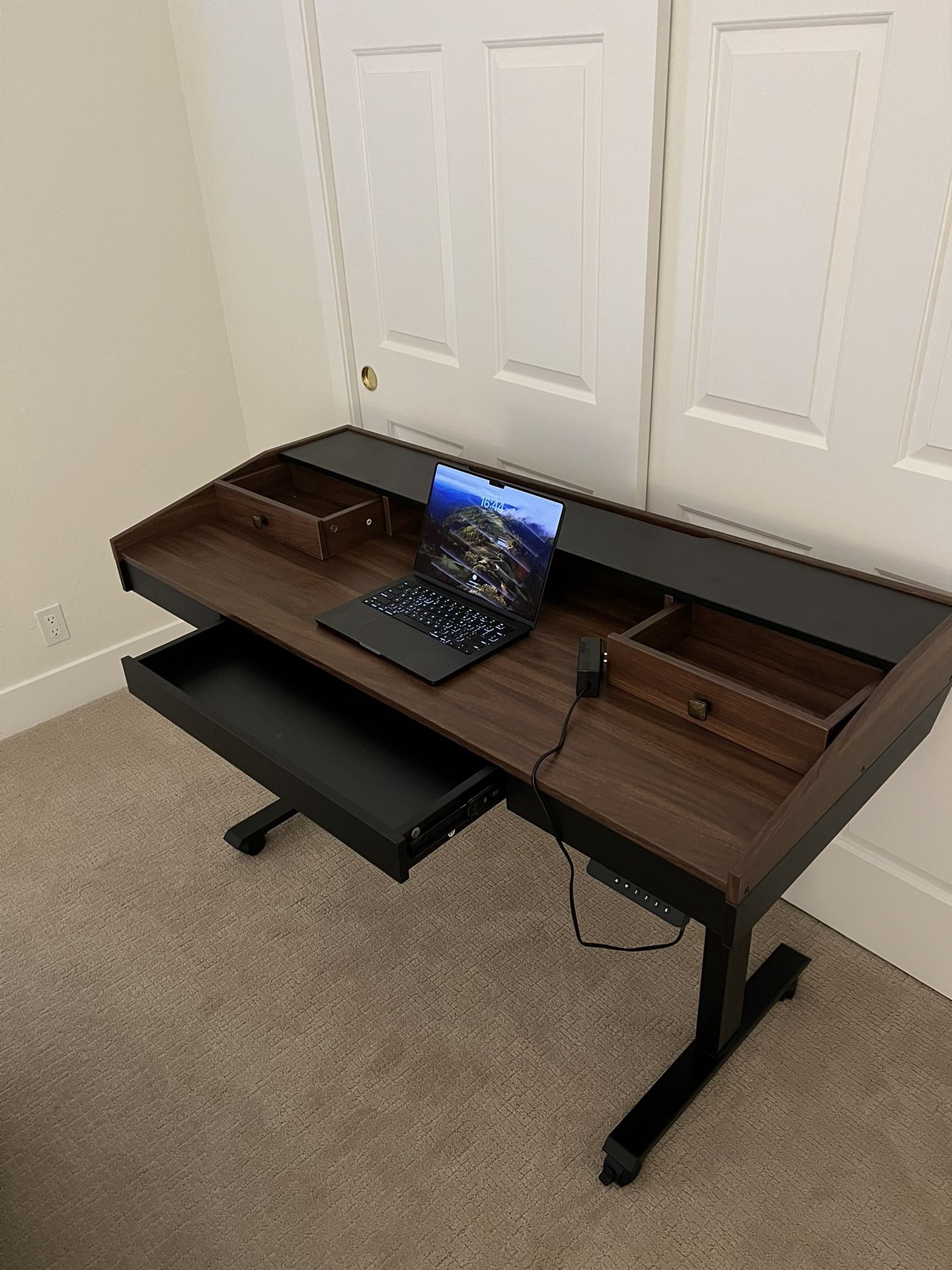Sit/Stand Desk