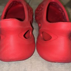 Red Yeezy Foam runner 