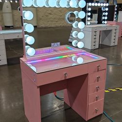 699$Makeup vanity!! Available 🎄