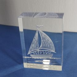 VINTAGE LUCITE SMALL SAILBOAT PAPERWEIGHT 3.5"×2.5"×1" - S94