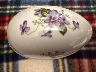 Vintage Hand-Painted Lefton Egg Shaped Porcelain Trinket Box with Purple Violets #2209