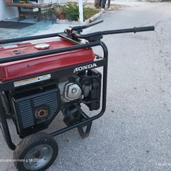 Profesional HONDA GENERATOR 5000 WATT RUNS  QUIET 