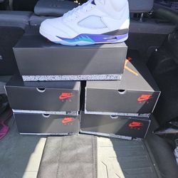 Mens Size 10 Retro Jordan 5 "Grapes"