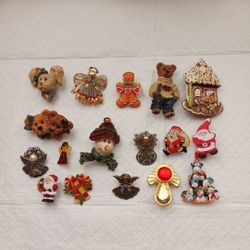 Christmas Vintage Pins/Brooches  Lot