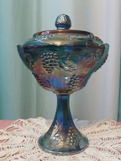 RARE VINTAGE INDIANA CARNIVAL GLASS IRIDESANT PEDESTAL WITH LID