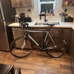 2011 Cannondale Super six 58cm With SRAM Red. Everything Carbon