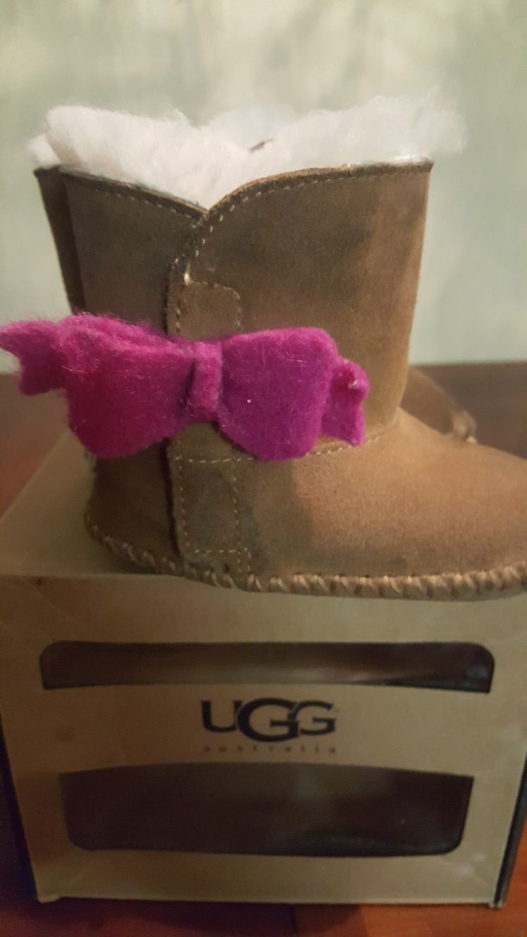 Toddler girl Ugg boots size 4/5