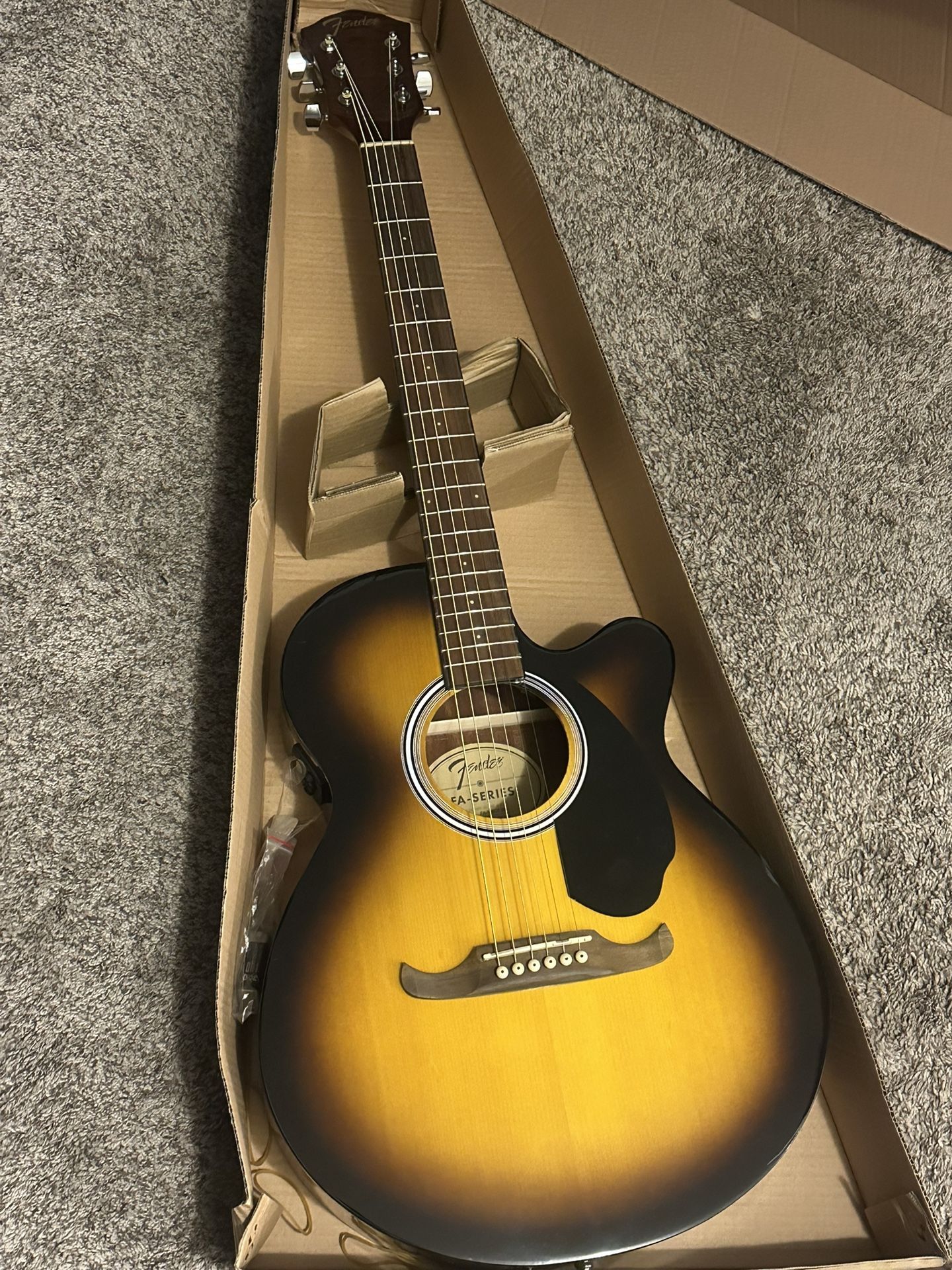 Fender FA-135CE Concert Acoustic-Electric Guitar Sunburst