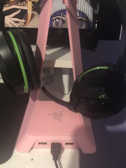 Razer Base Station Headphone Holder And Turtle Beach 700 Wireless